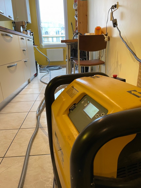 Réalisation d’un désembouage des radiateurs à Marcy l’étoile proche de la tour de Salvagny, nettoyage des radiateurs remplis de boue qui ne chauffe plus correctement.