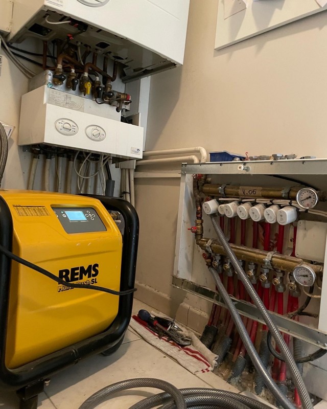 Desembouage des radiateurs à Villeurbanne proche de caluire et cuire - Intervention plombier chauffagiste pour un radiateur froid, remplie de boue dans les radiateurs 